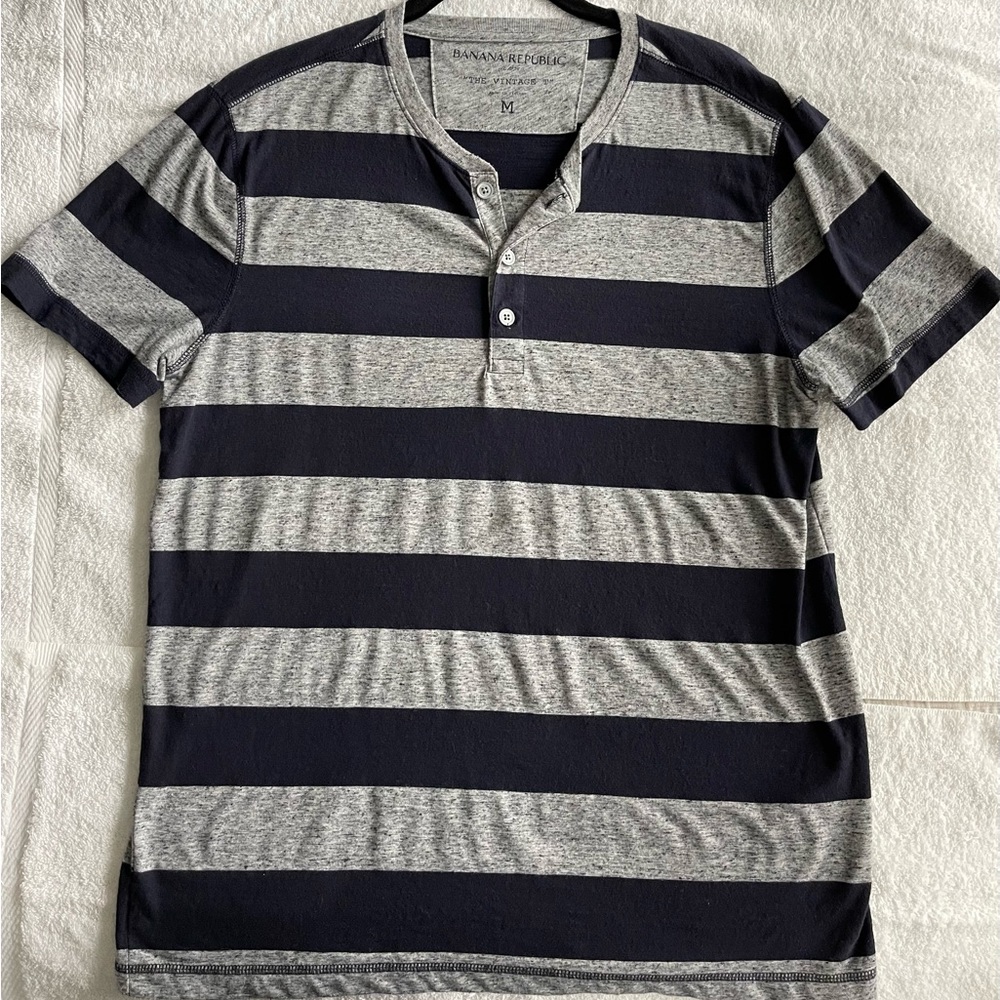Banana Republic Men’s short sleeve T shirt